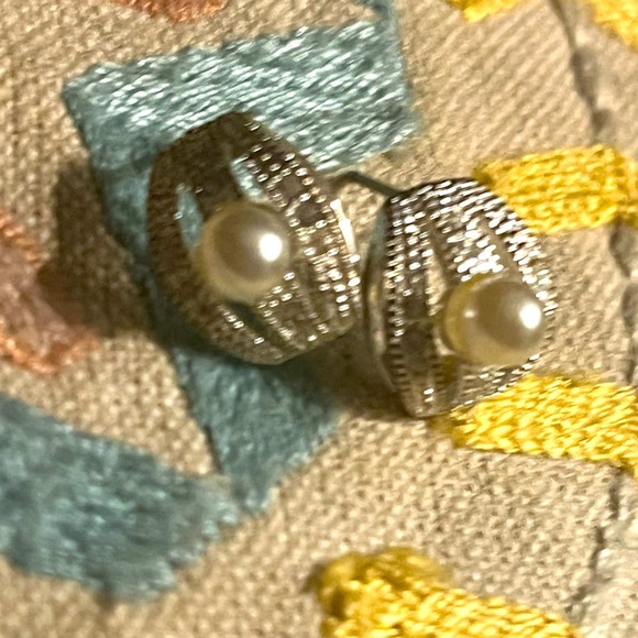 STERLING 925 UNIQUE SILVER PEARL stud earrings